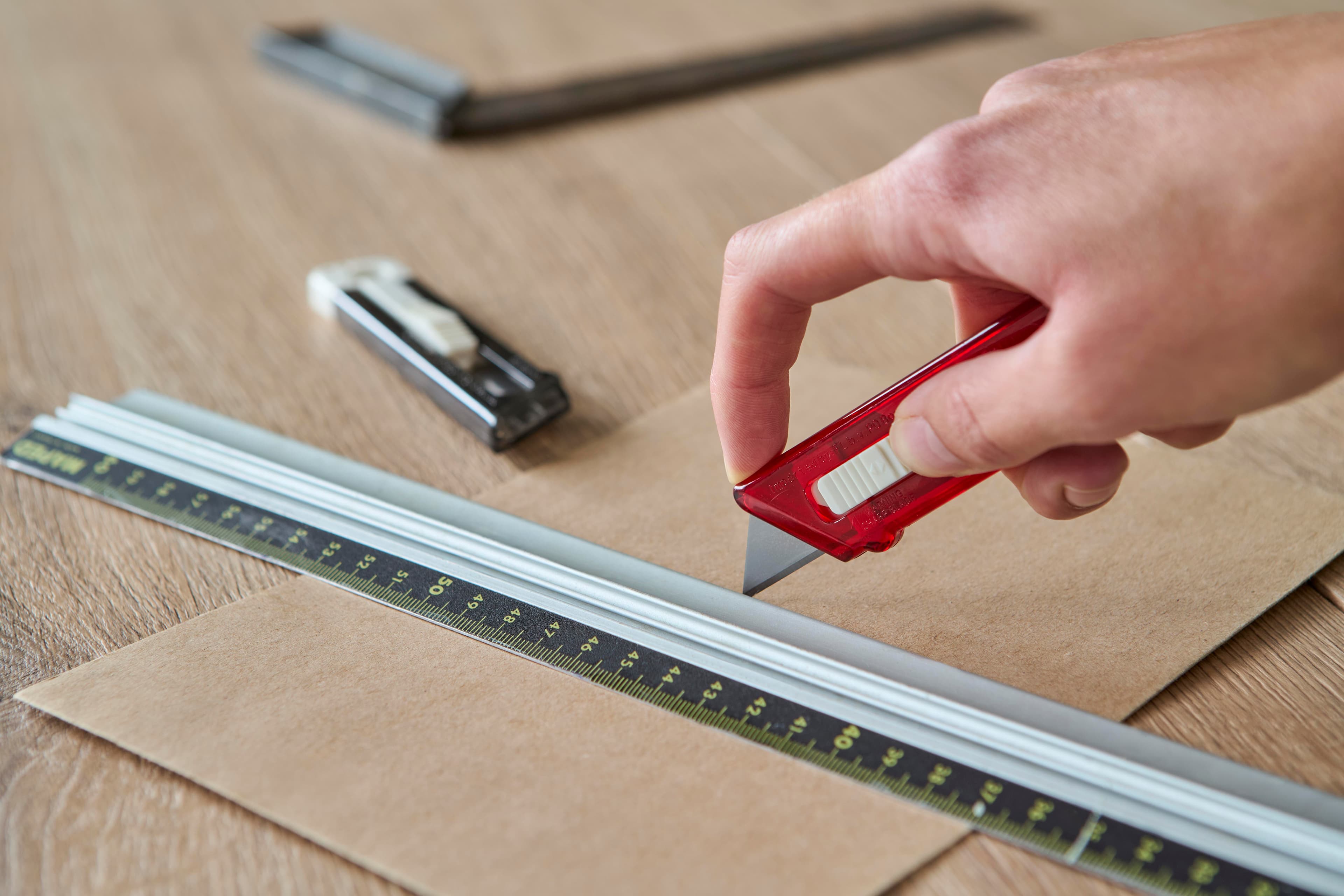 Cutter-Messer mit Federkernautomatik aus Kunststoff Griffin